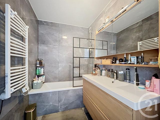 Appartement F4 à vendre - 4 pièces - 87.24 m2 - RUEIL MALMAISON - 92 - ILE-DE-FRANCE - Century 21 F.S.K