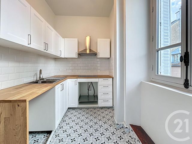 Appartement à louer - 2 pièces - 49.4 m2 - ST GERMAIN EN LAYE - 78 - ILE-DE-FRANCE - Century 21 F.S.K